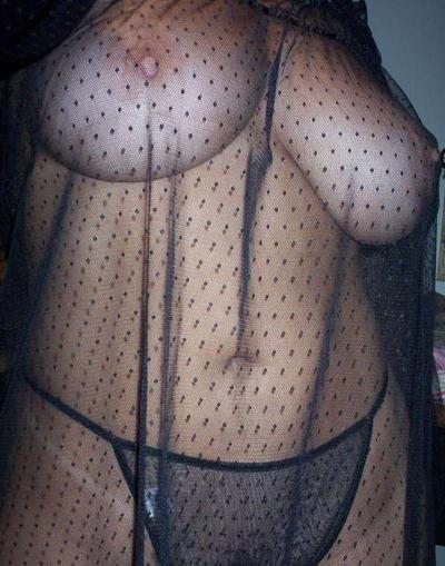 10P Pictures of a heavy-chested chick selfshooting