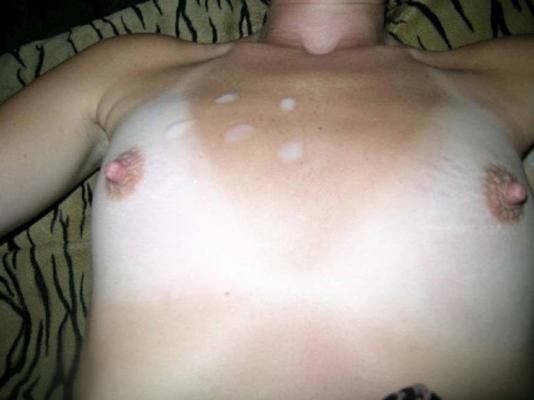 10P Galerie de photos d'un groupe de copines trempées de sperme