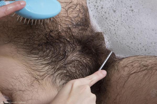 15P Sexy bath time with very hairy Harley