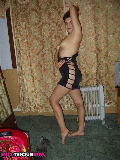 13P Real amateur wives showing off nude