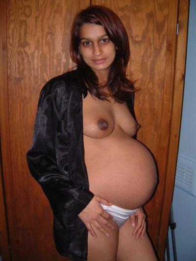 12P Sexy pregnant girlfriend nude