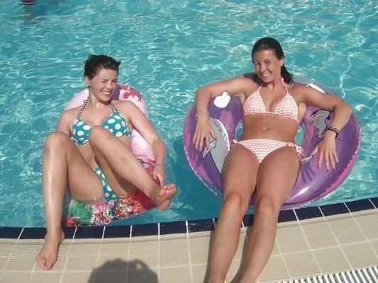 25P Amateur Girls on Holiday