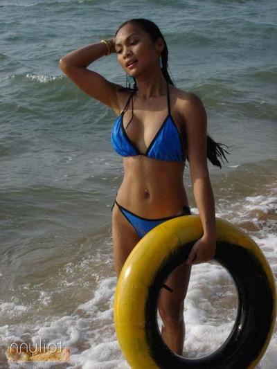 15P Sexy glamour babe Tailynn at the beach having fun