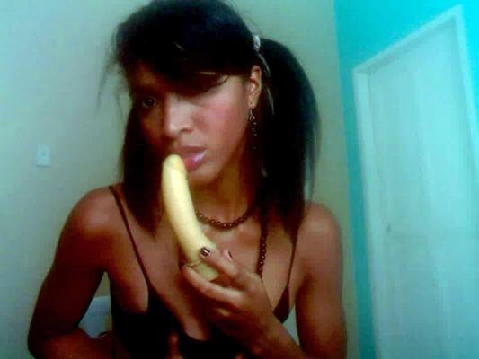 10P Horny brunette lacey sucks a banana off in these hot bangin lingerie pics