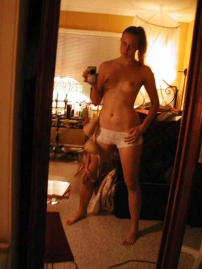 10P Babe trying on black and white lingerie and shooting it