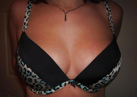 11P Young girl nice bra