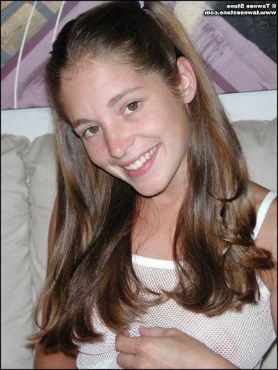 11P Shy teen Tawnee Stone gives a peek to her hot body