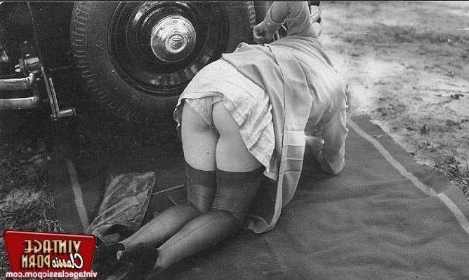12P Several vintage car lovers showing their sexy body parts