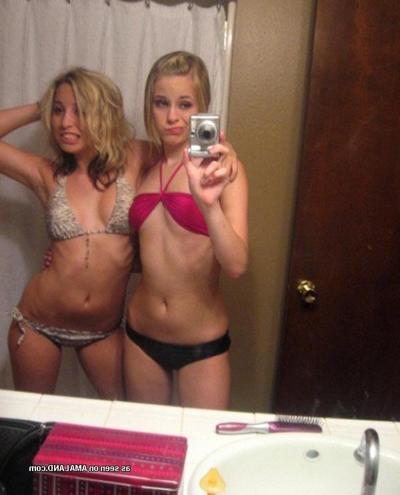 16P Sexy girlfriends camwhoring in the bathroom