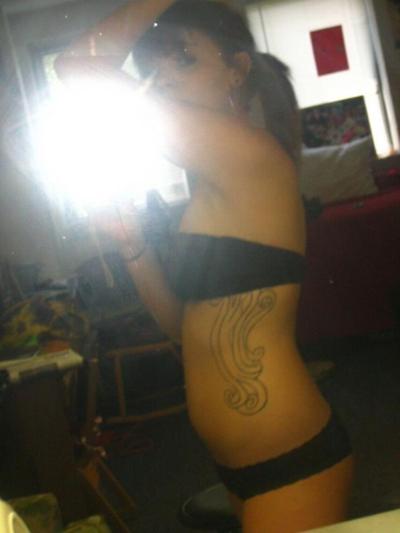 15P Copines Teen Emo Posant Et Photos Autoportraits 7
