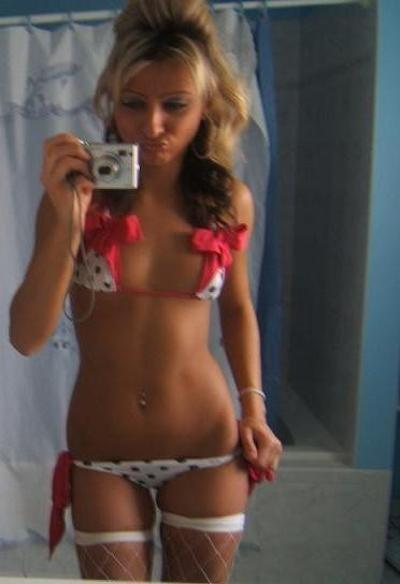 10P Teen girlfriend lifts up pink lingerie in erotic home pics