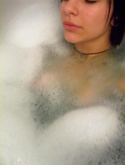 10P Sexy cutie posing in doggy and wet top before cam