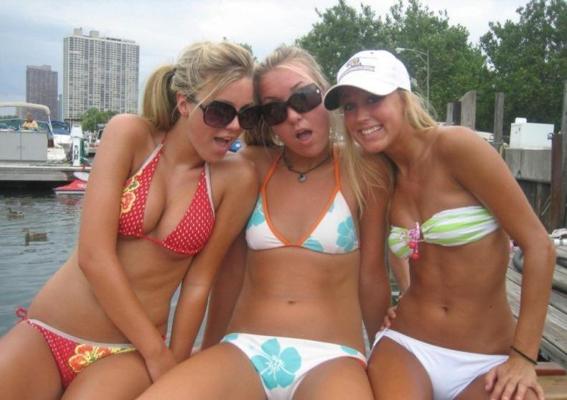 16P Sex-starved amateurs rubbing pussies