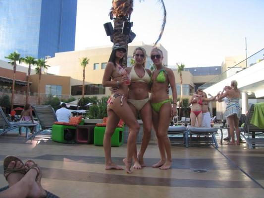 16P Naughty amateurs in kinky threesomes