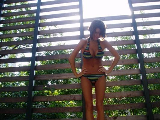 10P Photos of a girl naked in my room