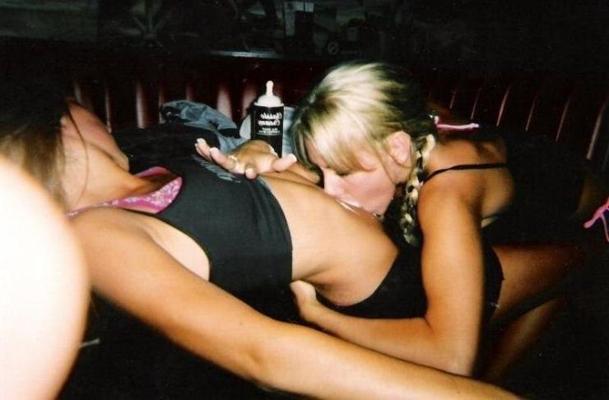 16P Gorgeous amateur babes in hot boots