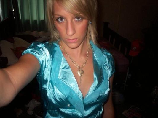 16P Ados amateurs exhibant leurs fesses en tongs