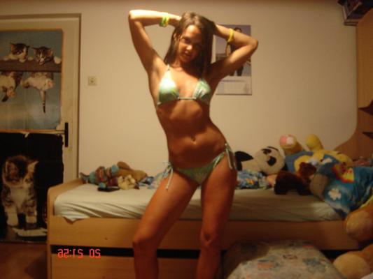 16P Pictures of a sexy poser who has nice perky breasts
