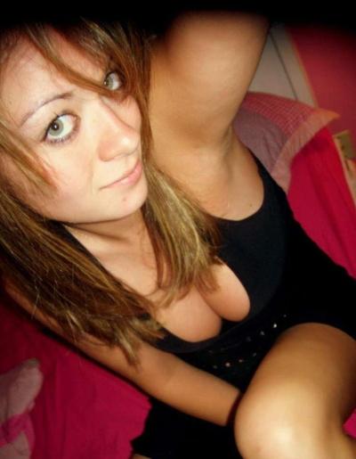 16P Pictures of a blue-eyed bikini GF self-shooting