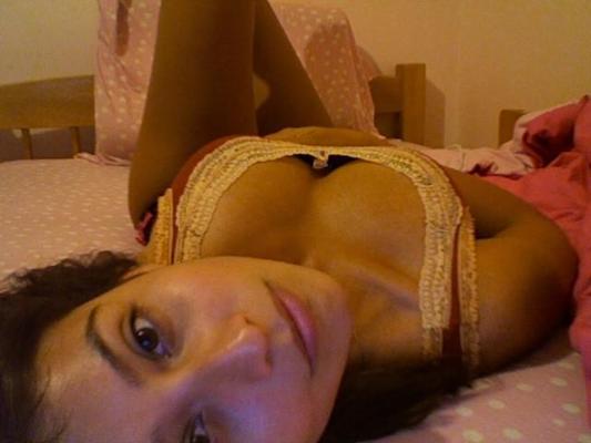 16P Amateurs affamés de sexe se frottant les chattes