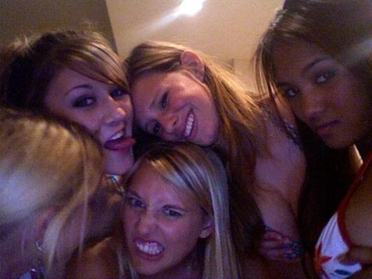 16P Mujeres embarazadas desnudas posando seductoramente
