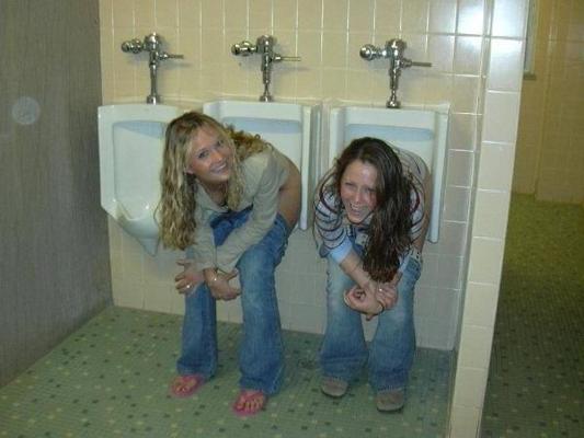 15P Photos coquines avec des adolescents aux seins énormes