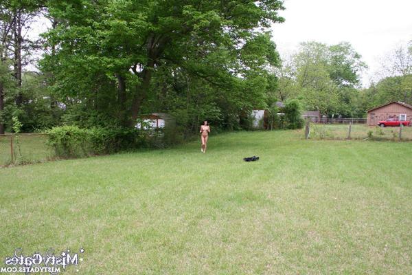 12P Misty Gates streaking through the grass