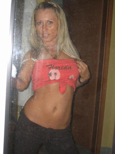 16P Hot curly blonde shows off her bouncy tits