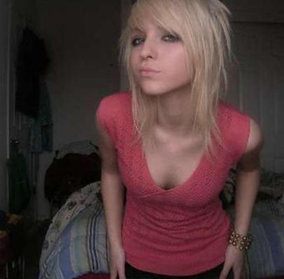 16P Photos of a curvy GF who gave a BJ and gets fucked