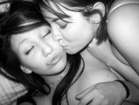 16P Naked self-pics in front of the mirror