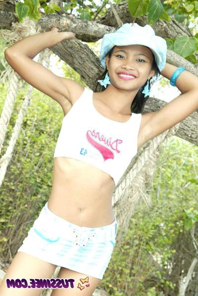 15P Sexy Asian Girl Tussinee posing in the wild