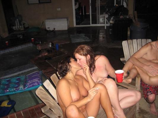 16P Photos of a playful hottie posing for her fuck buddy