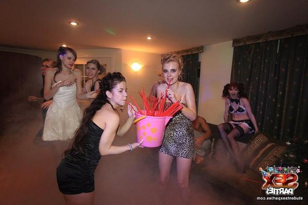 8P Lesbian fucking in the bathroom