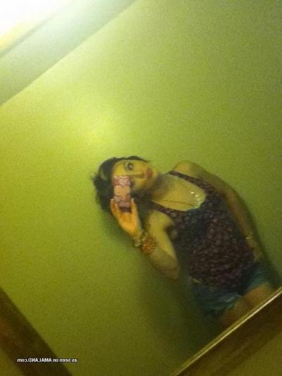 14P Camwhoring, meilleures amies lesbiennes posant en salope à la maison