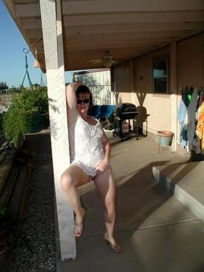 8P Große und saftige MILF-Titten werden in jedes einzelne Loch gefickt, das sie hat