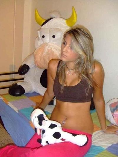 16P Babes in closeup cleavage shots