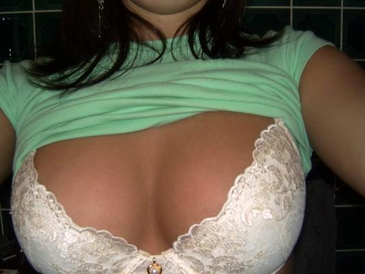 16P Diverses photos d'action coquine entre filles