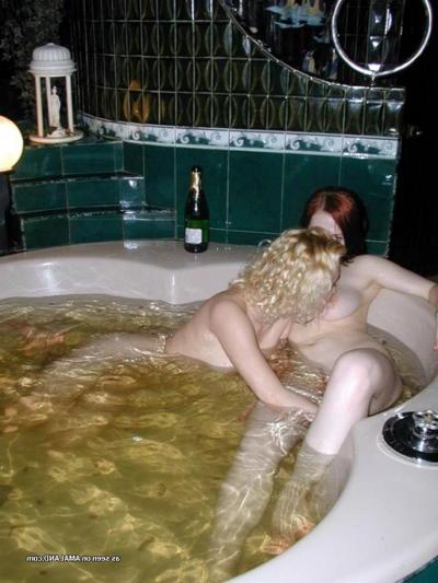 10P A redhead and a blonde having some lesbian fun