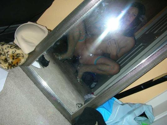 16P Betty naked self pics
