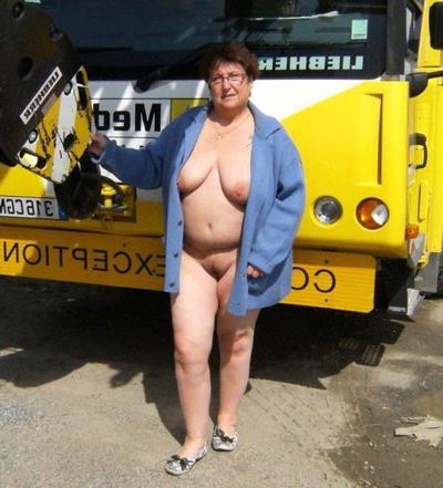 10P older ladies present themselves