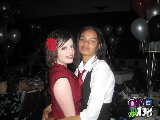 12P Blonde emo gf sucks cock