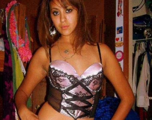 12P Picture gallery of a steamy hot tanned Spanish girlfriend