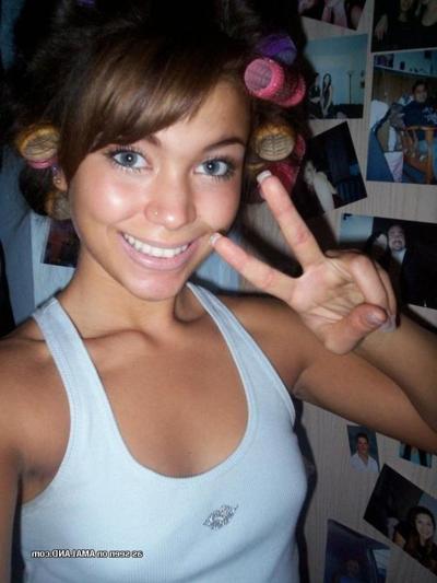 11P Gorgeous sexy amateur blue-eyed brunette teen's selfpics