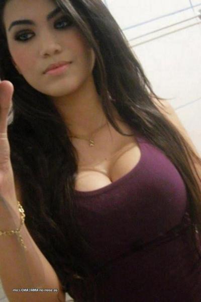 10P Nice hot group of sexy busty amateur girlfriends