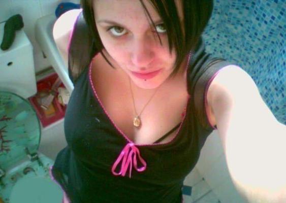 16P Emo blonde babe sucks and pose