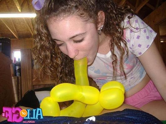 12P X girl friends working hot mouths
