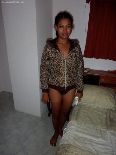 12P Thai Street Hookers Drunk And Fucking For Money