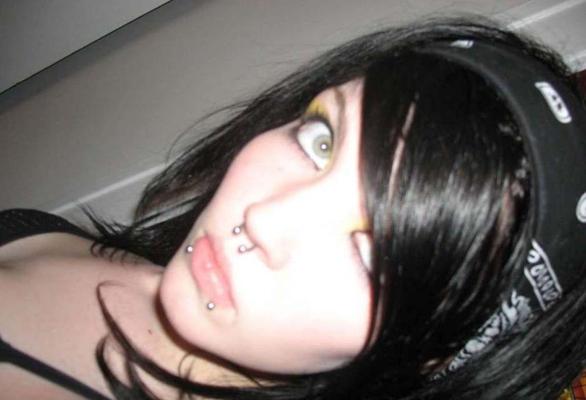 15P Sexy emo GF likes facial piercings