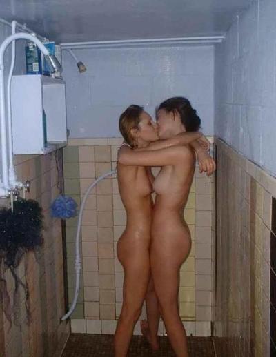 16P Naughty college babes posing nude