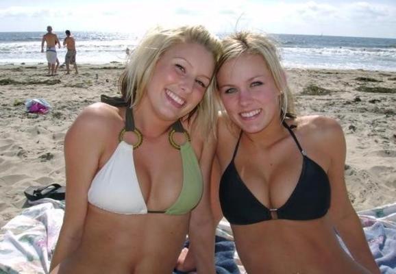 16P Pictures of a hot chick showing off her sexy body